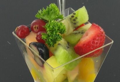 glaasje met vers fruit