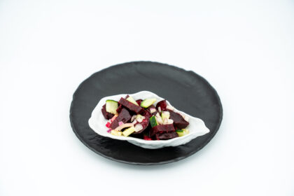 salade komkommer rode biet salade